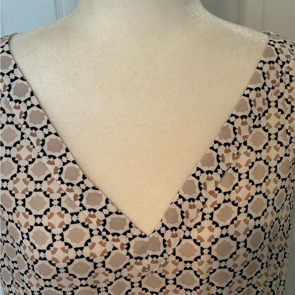 LOFT Pullover V Top in Black and Taupe Size 4 - Picture 4 of 5